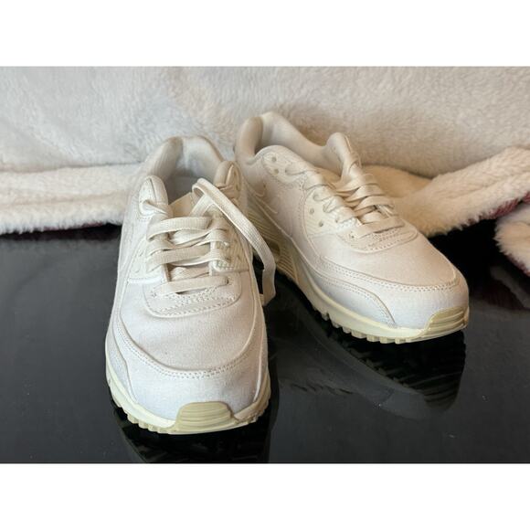 Nike Air Max 90 SE Women's Shoes Size 8 The Future Is Equal FD0867-133 Sail Lips - Picture 4 of 9